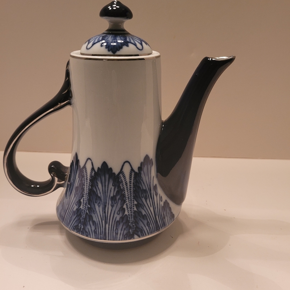 Bombay Co.Blue and White Porcelain Teapot.
